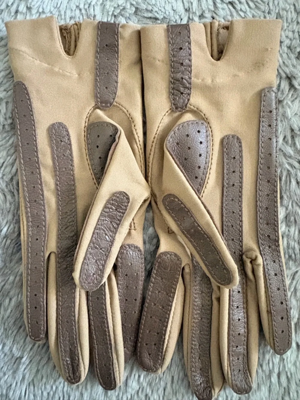 Tan Leather-Trimmed Gloves Vintage Isotoner Aris Women's  🧤 - Picture 4 of 4